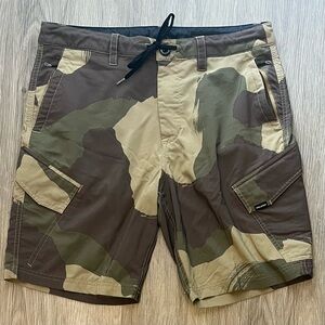 Volcom Men's Surf & Turf Camouflage Cargo Quick Dry Hybrid Shorts